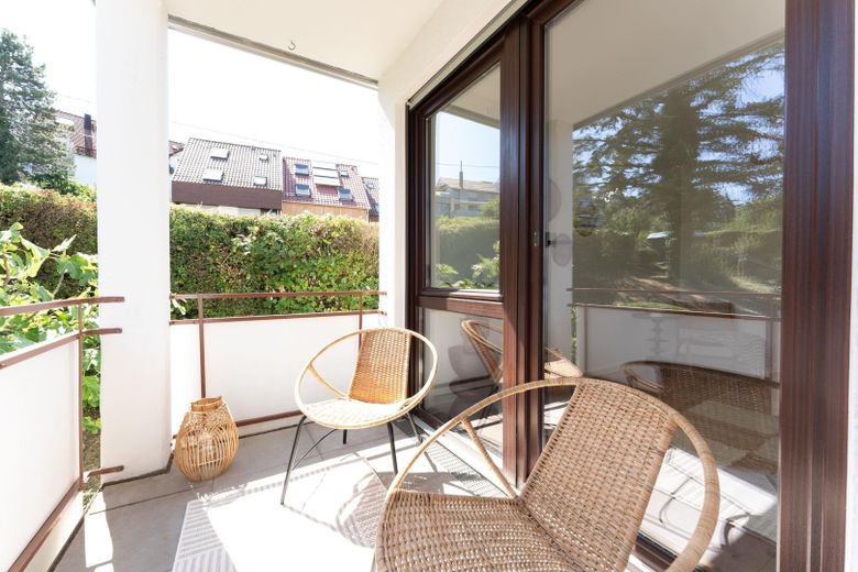 Erstbezug nach Kernsanierung: 4-Zimmer-Wohnung mit PV-Mieterstrom & TG-Stellplatz in S-Heumaden – Balkon