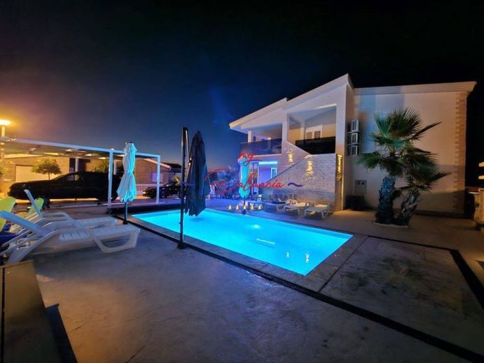 Vir, Haus mit Garage, Pool 100m zum Strand – Foto 1