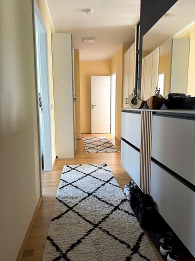 Dachterrasse, 2 Bäder & Aufzug – moderne 3-Zimmer-Wohnung provisionsfrei – Eingang