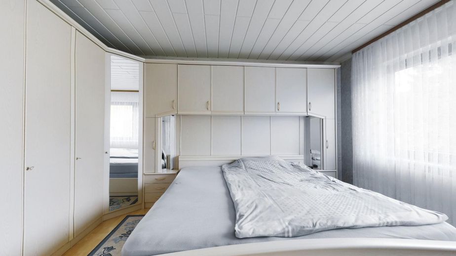 Groot een- tot tweegeneratiehuis met balkon, terras en garage – Schlafzimmer 1. OG