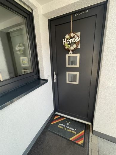Provisionsfrei: Familienhaus in Langenfeld-Immigrath mit 4 Schlaf-/Arbeitszimmern – überdachter Eingang
