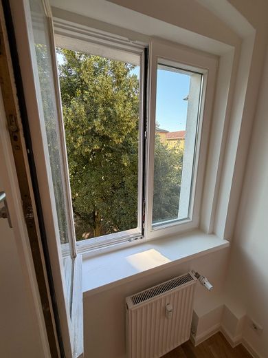 Frisch sanierte, bezugsfreie 3-Zimmer-Wohnung mit Eichenparkett in ruhiger Lage Prenzlauer Berg – Blick in den Innenhof