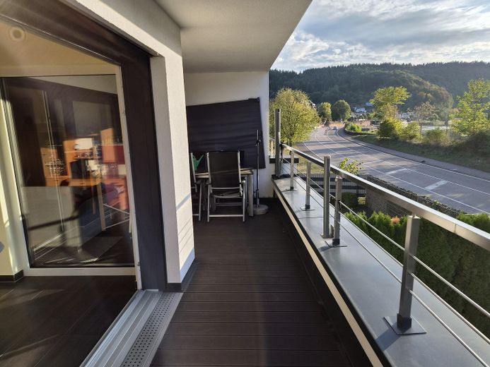 Vivienda en propiedad con rehabilitación energética integral y equipamiento de alta calidad – Blick aus dem Wohnzimmer