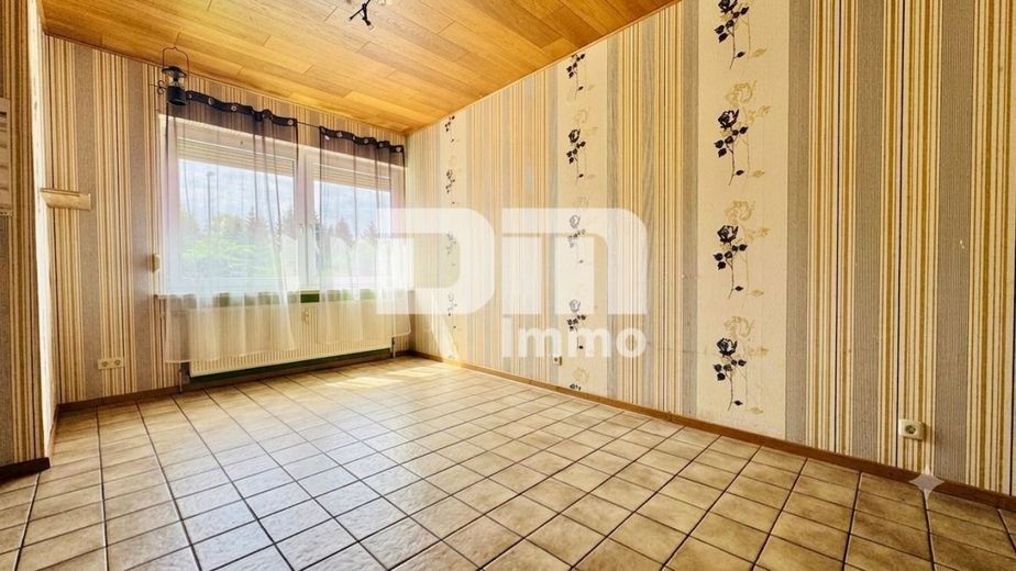 Charmantes Einfamilienhaus/Resthof mit viel Platz, modernisierter Technik und idyllischem Garten – Wohnhaus EG Wohnküche mit Einbauküche