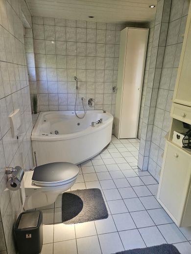 Stattliches Anwesen – Großes Bad OG