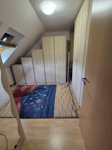 Dal verde al centro con la metropolitana – Begehbarer Kleiderschrank (BKS