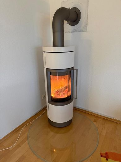 *senza provvigione* Casa familiare con impianto fotovoltaico, accumulo, camino e ampio giardino – Kamin mit Bluetooth