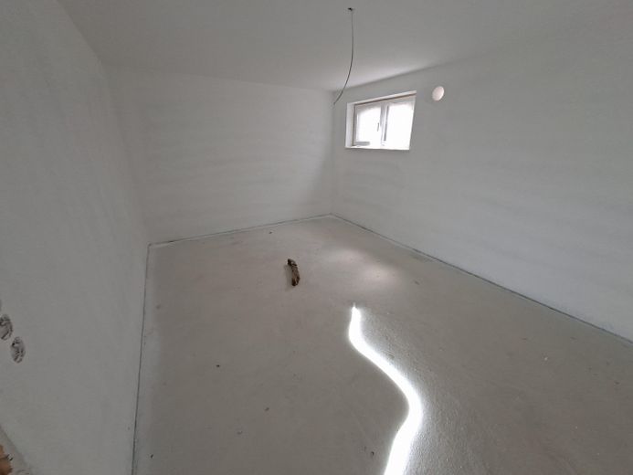 Maisonette Wohnung 71m² + 65m² Souterrain eigene Haustüre Erstbezug 2199€ warm inkl. Küche, Carport – Hobbyraum 1 Souterrain