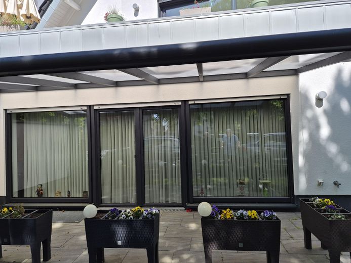 Barrierefreie 3 1/2-Zimmerwohnung mit großer Terrasse und Carport in Troisdorf-Spich – Terrassenansicht