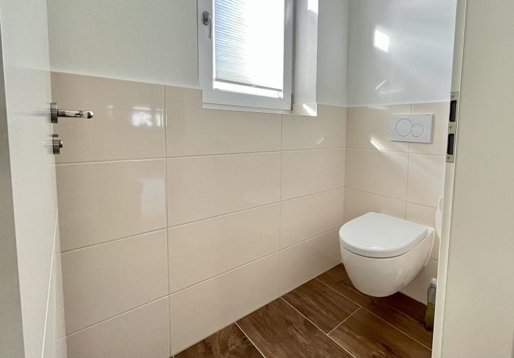 Neuwertig saniertes EFH mit großem Grund in bester Lage - provisionsfrei – separate Toilette OG