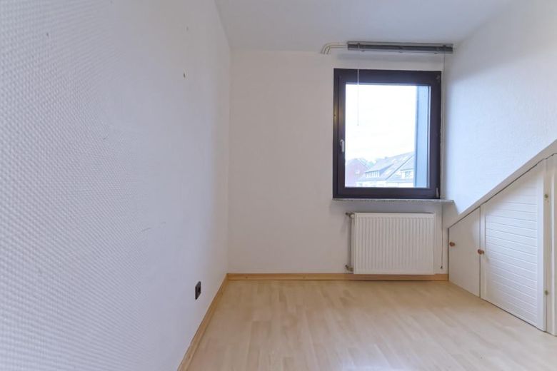 SENZA PROVVIGIONE: Luminoso appartamento di 4 locali a OB-Sterkrade -Eccellenti condizioni energetiche! – Kinderzimmer-Arbeitszimmer