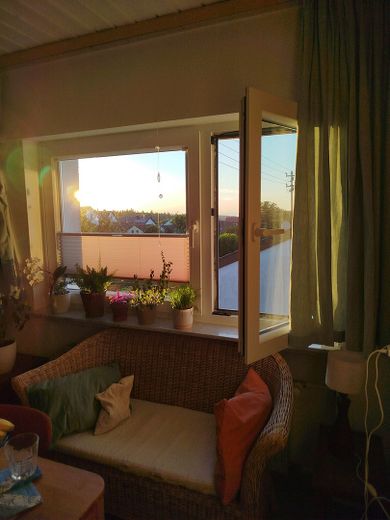 Liebevoll modernisierte DG-Wohnung mit hochwertiger Qualitätsküche, Garten & zusätzlichem Dachzimmer  - Privatverkauf, keine Maklerprovision – Foto 1