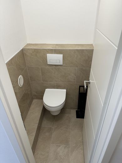 Helle, voll möblierte WG-Zimmer in Top-Lage von Erlangen | All-Inclusive-Miete – Toilette 1