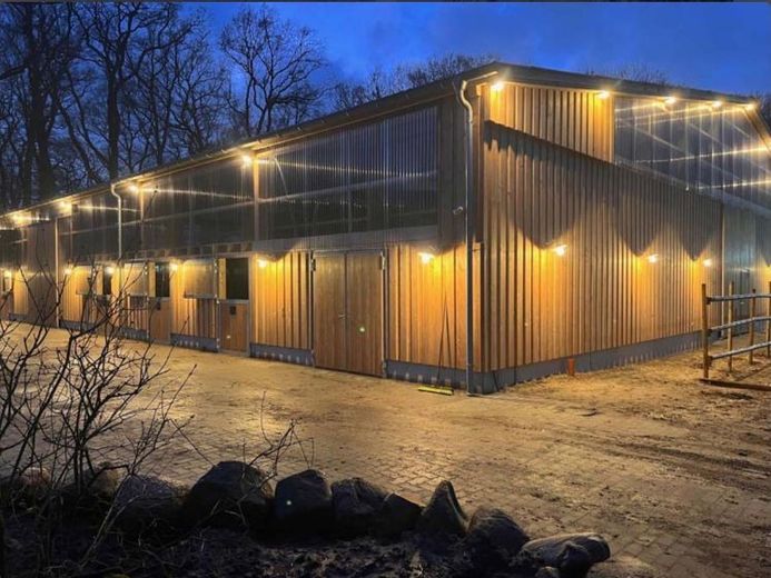 Exklusives Anwesen mit historischem Gutshaus, Reithalle und Eigenwald – Foto 1