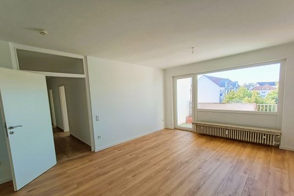 3 Zimmer Wohnung (95m²) mit Balkon - frisch renoviert