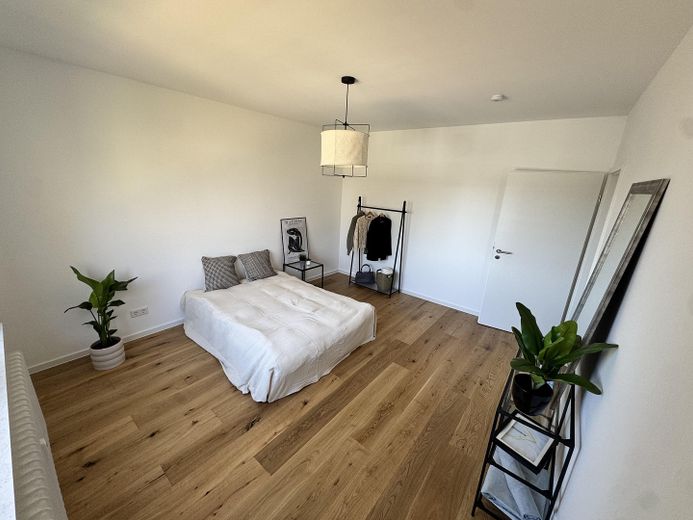 Ubicación perfecta, renovada con materiales de alta calidad: exclusivo apartamento de 3 habitaciones – Schlafzimmer 2