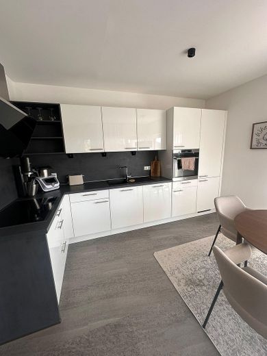 Moderne Neubau-Wohnung mit Einbauküche, Loggia + Terrasse! – Foto 16