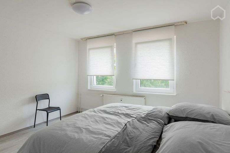 Libero e arredato: luminoso appartamento di 2 locali con balcone a Essen-Ostviertel (senza provvigione) – Schlafzimmer
