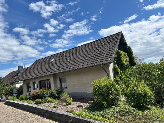Großzügiges Einfamilienhaus mit Einliegerwohnung Garten & Blick – Foto 2