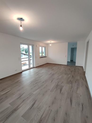 3-Zimmer-Erdgeschosswohnung mit eigenem Garten – Modernes Wohnen mit viel Freiraum in Steinheim – Wohn-/Esszimmer