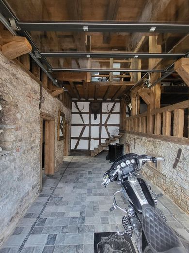 Historische Hofreite, wohnen der besonderen Art. Verkauf Provisionsfrei. – Eingang Scheune