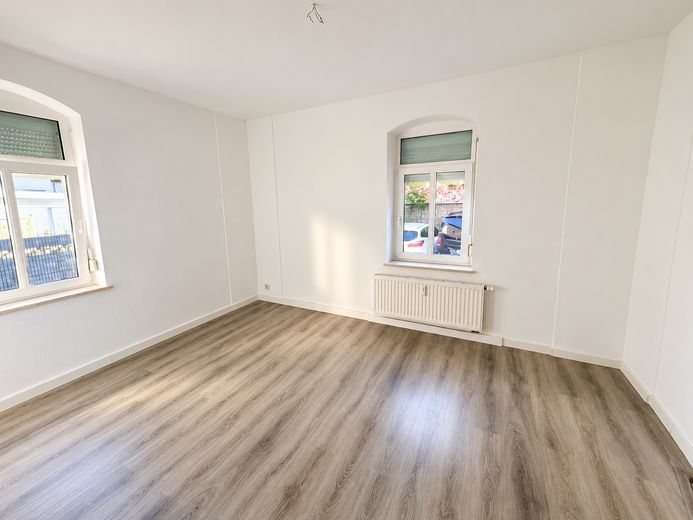 Helle 2-Zimmer-Altbauwohnung mit modernem Bad – Wanne & Dusche – Schlafzimmer