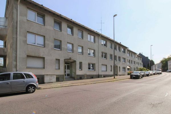 Attraktive Wohnanlage auf großem Grundstück mit Balkonen und solider Vermietung