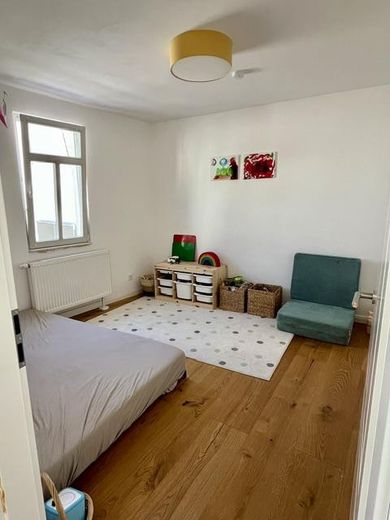 Einfamilienhaus - kernsaniert mit Innenhof und Garten, Scheune, PV – Schlafzimmer 1 - EG