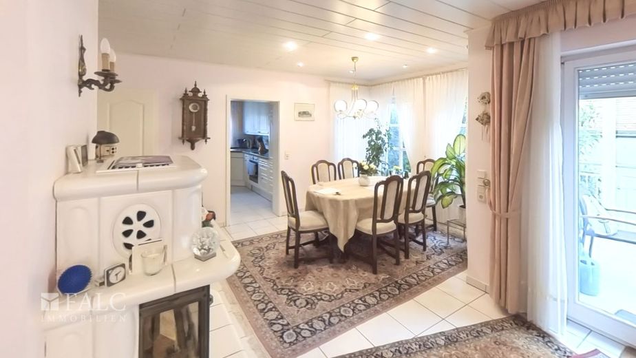 Exklusives Zweifamilienhaus mit Einliegerwohnung in begehrter Lage – Esszimmer EG