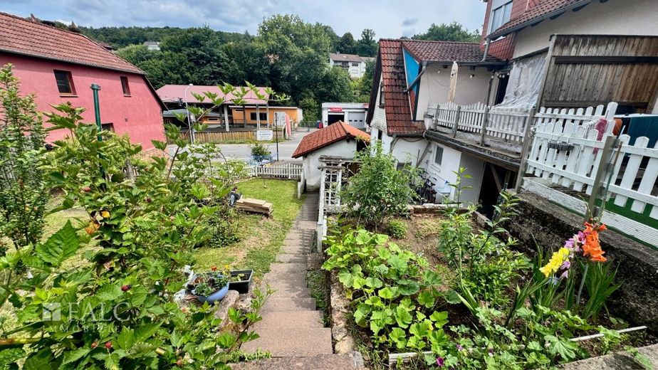 Mehrfamilienhaus als rentables Anlageobjekt (SOLL-Kaltmiete 154.200 EUR / Jahr, Provisionsfrei) – Garten