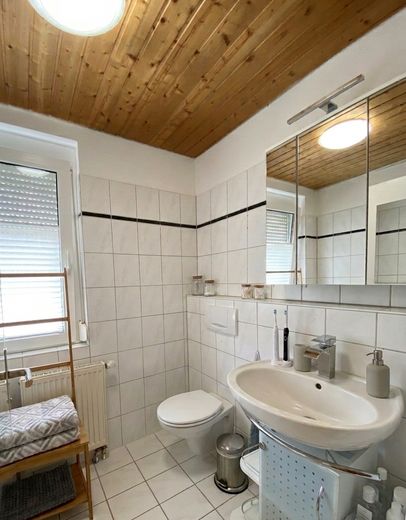 Gepflegtes Reihenendhaus in Weil am Rhein (Haltingen-Oberdorf) – OG2 Badezimmer