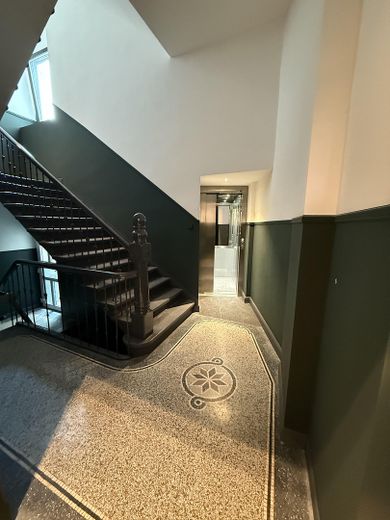 DG-Rohbau mit Vision – 220 m² & genehmigter Dachterrasse, Dachsanierung notwendig – Treppenhaus