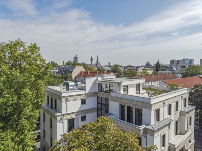 Saniertes Mehrfamilienhaus mit 11 Einheiten und Stellplätzen – zentrale Lage Weißenfels – Foto 1