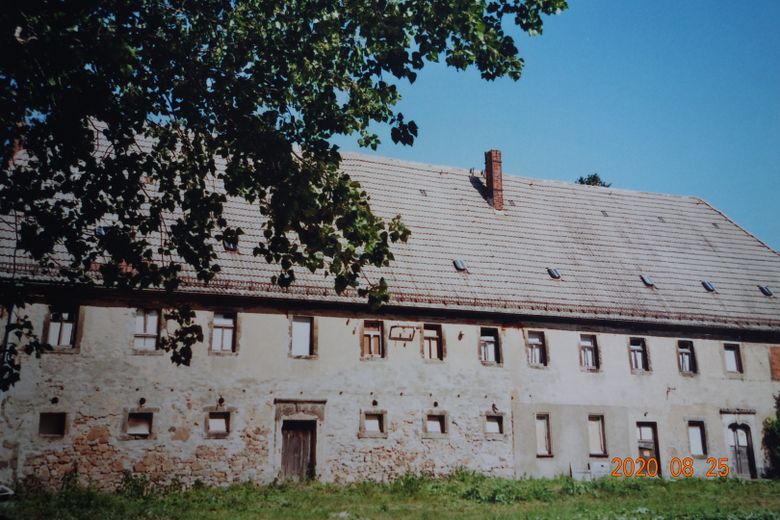 Dwór z 1824 r., duża działka 15 500 m², 01594 Stauchitz koło Riesa-Drezna – Westansicht
