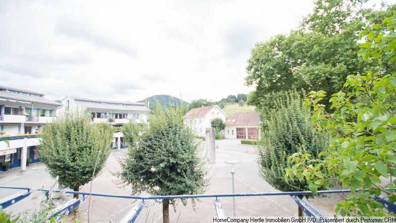 Renovierte Maisonette mit angenehmer Möblierung und großer Terrasse sowie 2 Balkone für 3-12 Monate in Kirchzarten-Burg – f0ae93bbba4c520dc9bb317b7c0cb4c6b3a1dd3a.jpg