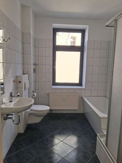 Angebot freundliche helle 4-R-Wohnung mit BLK. im 2.OG ca.105 in MD-Alte Neustadt zu vermieten . – Bad