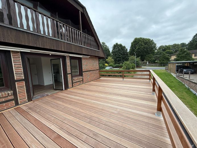 Mehrfamilienhaus/ Generationenhaus mit großem Grundstück – Terassenansicht EG