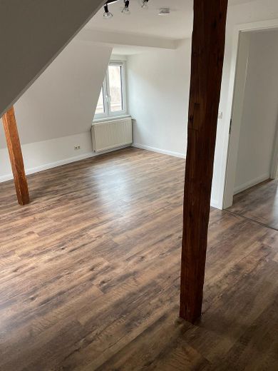 Provisionsfrei: Vollvermietetes Wohn- und Geschäftshaus in zentraler Bahnhofslage – Faktor 17,3 – DG Zimmer