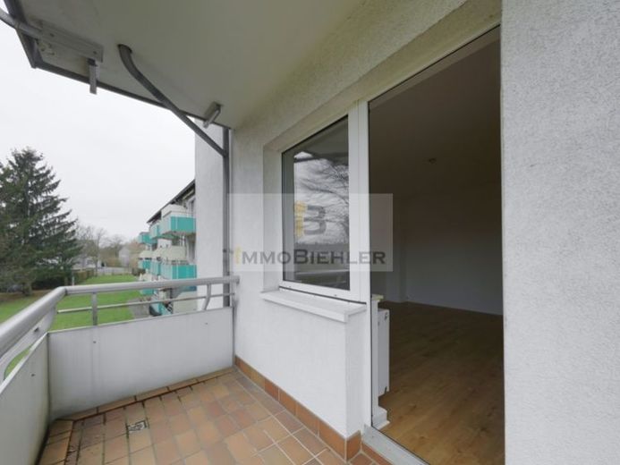 Modernisierte Etagenwohnung mit Balkon und großzügigem Keller – Foto 1