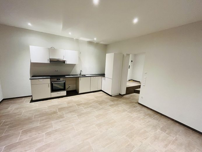 Modern wonen in Stuttgart-West | 53 m² | Inbouwkeuken | Vloerverwarming | Energetisch gerenoveerd – Wohnzimmer / Küche