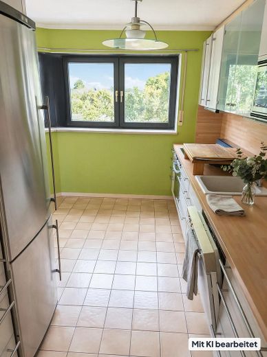 Geräumige 3 Zimmer Wohnung mit eigenem Garten und Garage – Küche