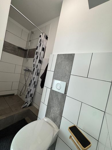 Energiesparende 2-Zimmer-Wohnung mit Balkon – für Eigennutzer oder als Kapitalanlage (5,9 % Rendite) – Badezimmer