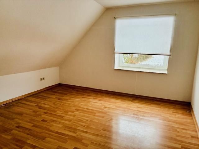 Schlafzimmer DG links frei