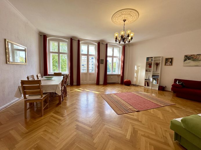 Luminoso appartamento arredato in edificio d’epoca con balcone a Berlino-Friedenau – Wohnzimmer