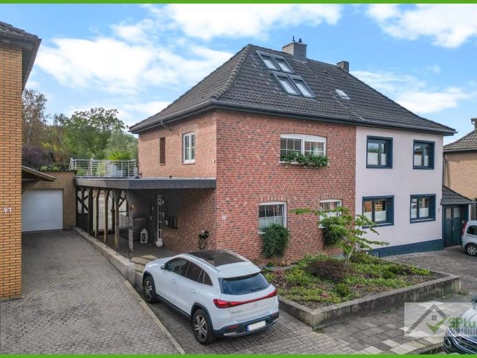 +5PLUS+ CHARAKTER. KOMFORT. LEBEN: MODERNISIERTES 2-FAMILIENHAUS AUF GROSSEM GRUNDSTÜCK IN HÜCHELN + – Foto 1