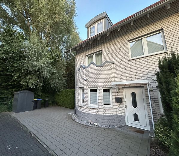 Casa a schiera di testa in posizione centrale a Paderborn – Reiheneckhaus Front