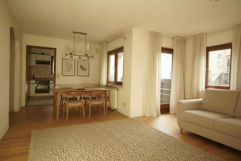 Essb. - Küche wird geöffnet