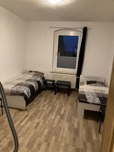 Gemütliche 3-Zimmer mit Mobiliar, Laminat, Dusche und EBK in ruhiger Lage! – IMG_3720