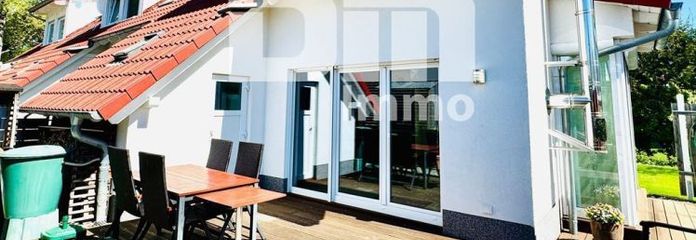 Felicidad familiar moderna cerca del estándar KfW 55 con terraza, cochera y plaza de aparcamiento