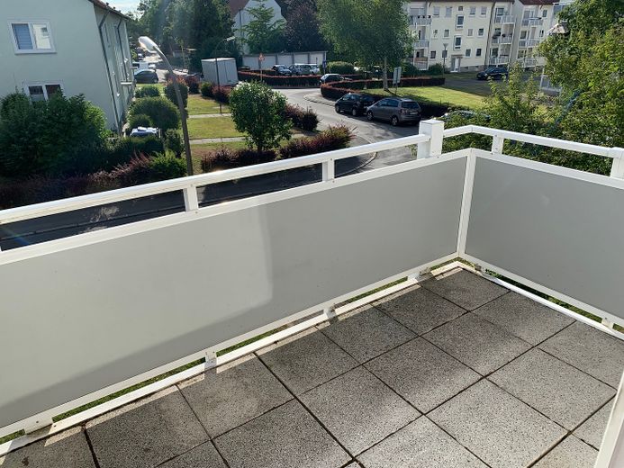 Schöne helle 2,5-Zimmerwohnung mit neuem Tageslichtduschbad und Süd-Westbalkon – Balkon